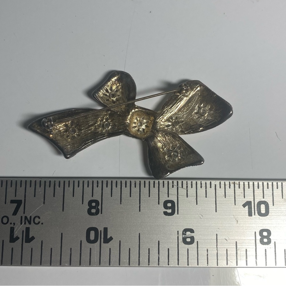 Vintage silver tone rhinestone Brooch. - Picture 3 of 6